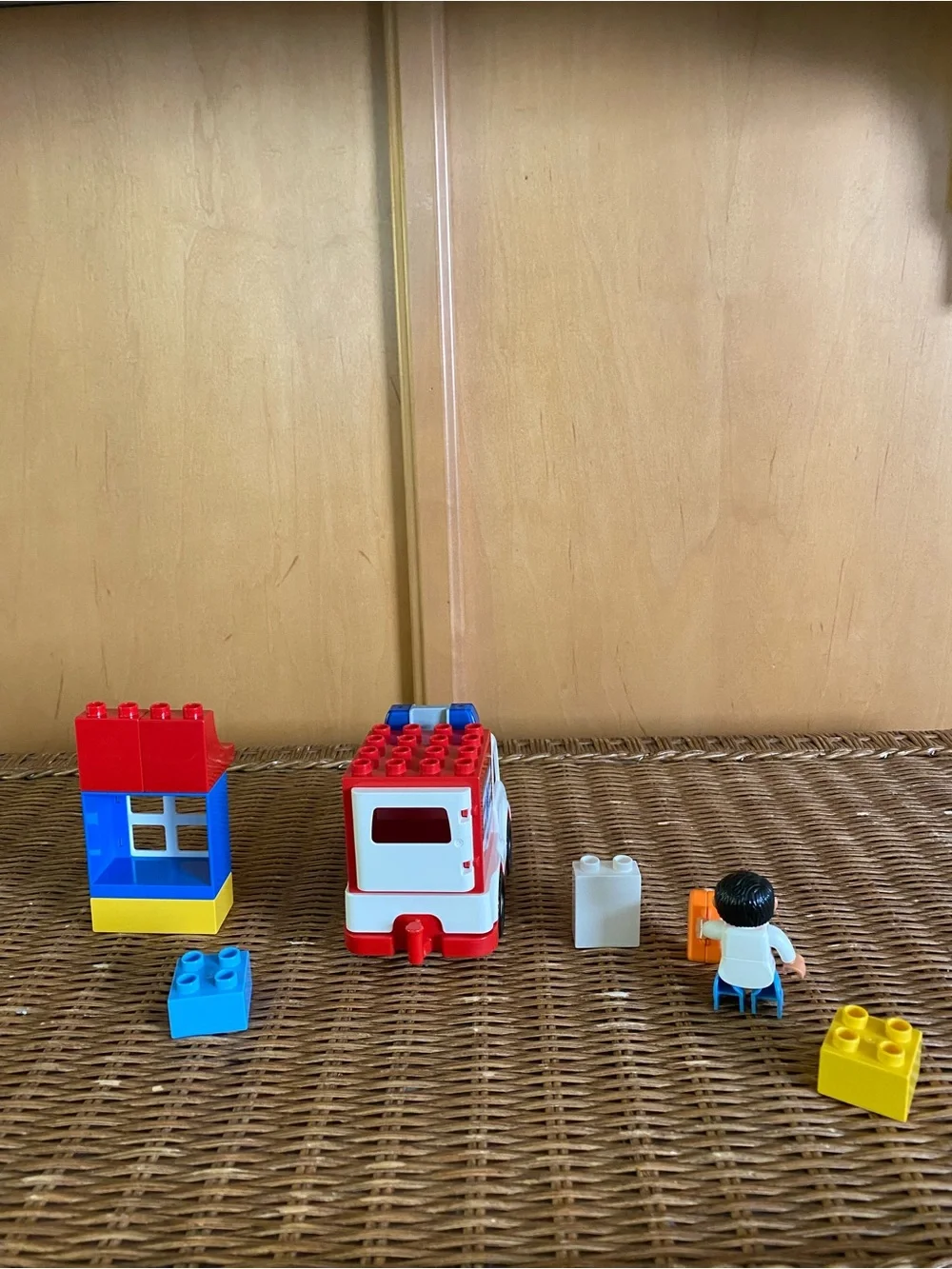 LEGO Duplo 10527 First Ambulance Doctor Clinic Set Vehicle Figure Complete